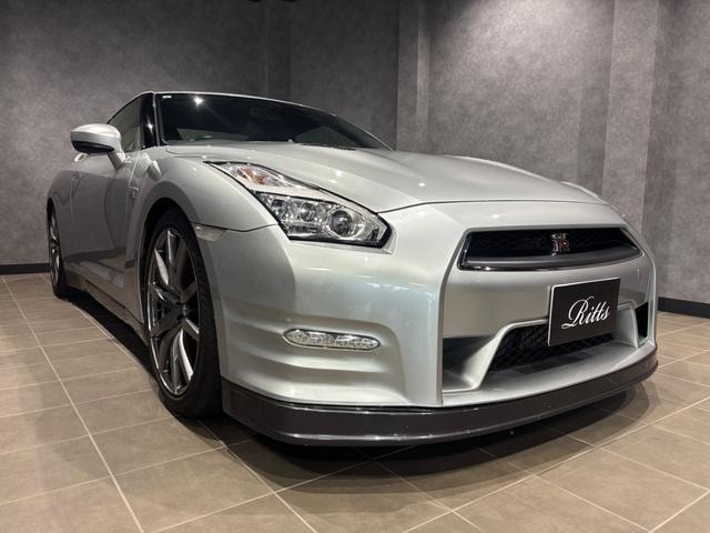 Nissan GT-R 2014 — фото автомобиля