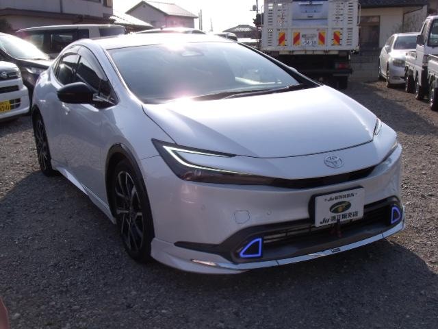Toyota PRIUS 2023 — фото автомобиля 1
