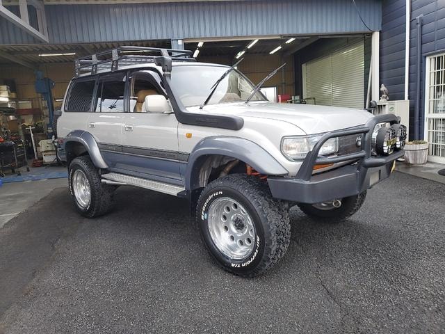 Toyota LAND CRUISER 80 1995 — фото автомобиля