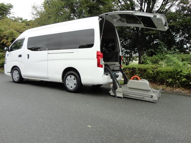 Nissan NV350CARAVAN VAN 2015 — фото автомобиля 1