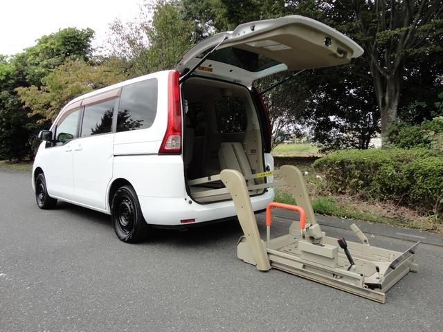 Nissan SERENA 2010 — фото автомобиля