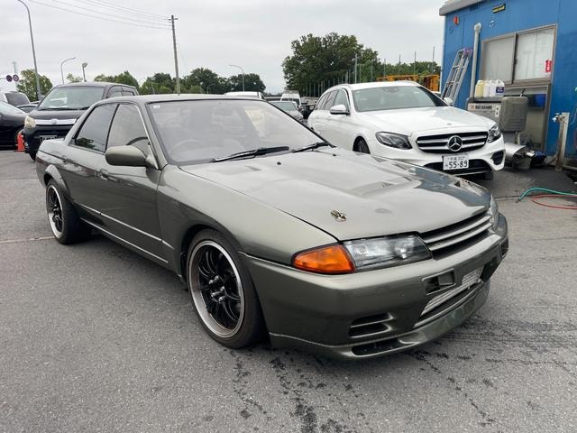Nissan SKYLINE 1992 — фото автомобиля