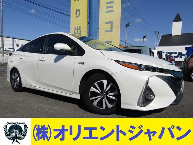 Toyota PRIUS PHV 2017 — фото автомобиля 1