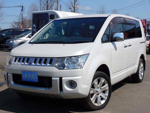 Mitsubishi DELICA D:5 2013 — фото автомобиля