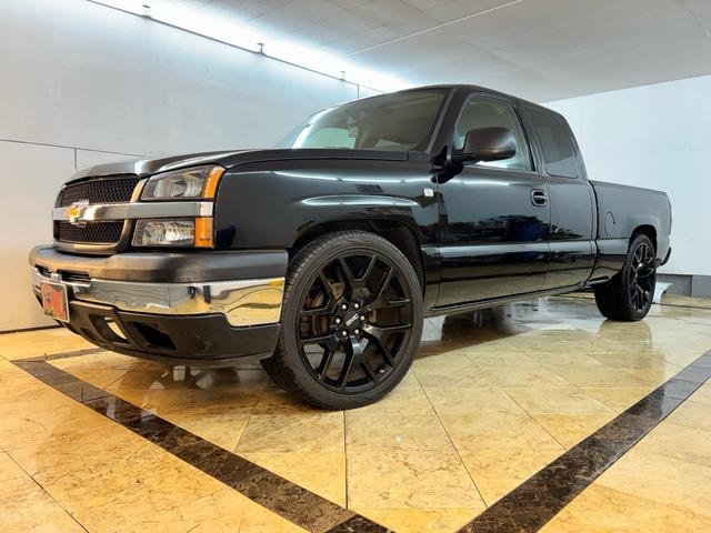 Chevrolet SILVERADO 2005 — фото автомобиля 1
