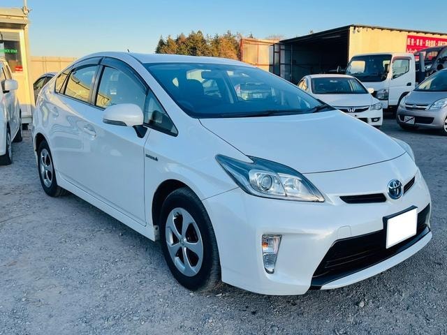 Toyota PRIUS 2013 — фото автомобиля