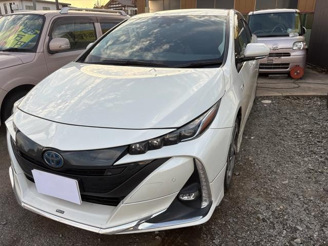 Toyota PRIUS PHV 2017 — фото автомобиля 1