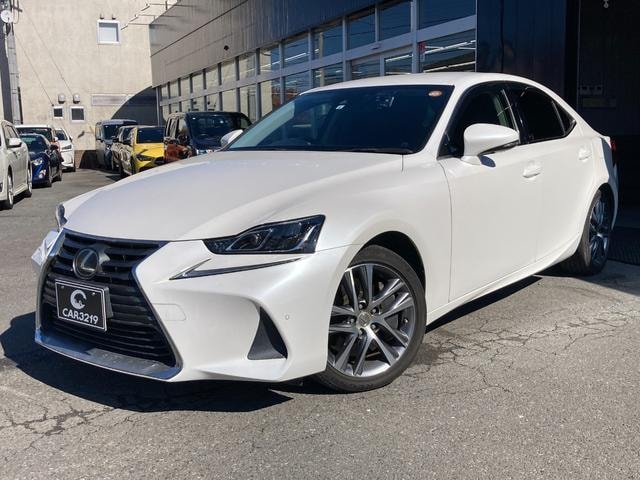 Lexus IS 2017 — фото автомобиля