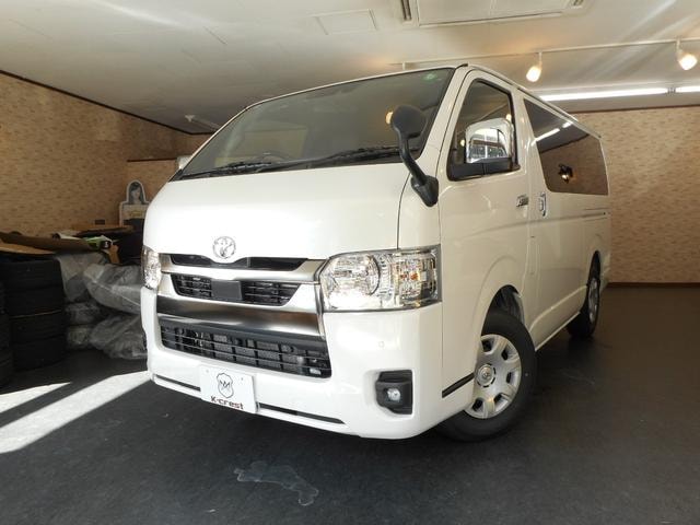 Toyota HIACE VAN 2025 — фото автомобиля 1