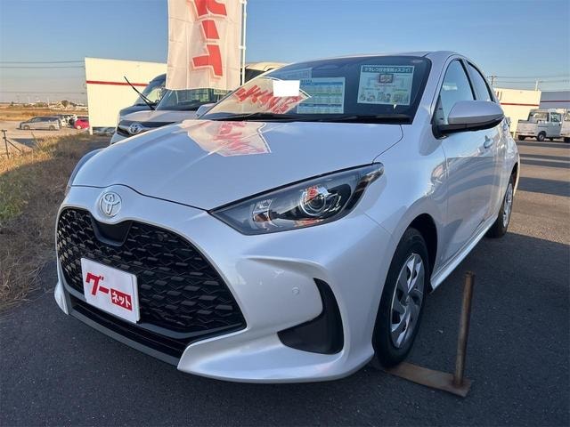 Toyota YARIS 2024 — фото автомобиля