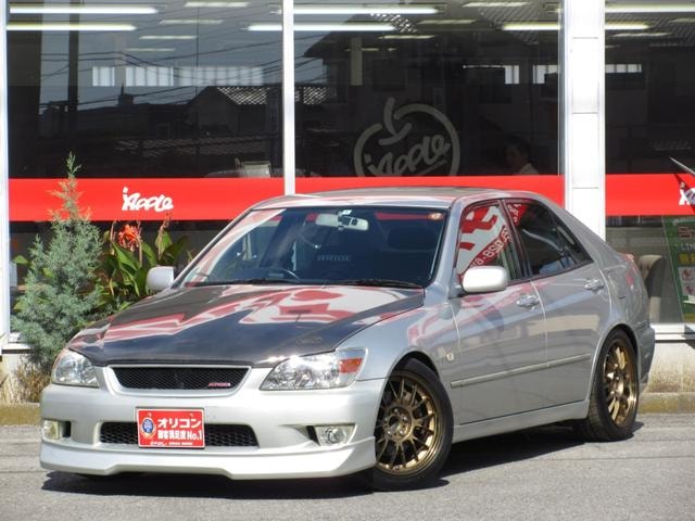 Toyota ALTEZZA 1999 — фото автомобиля 1