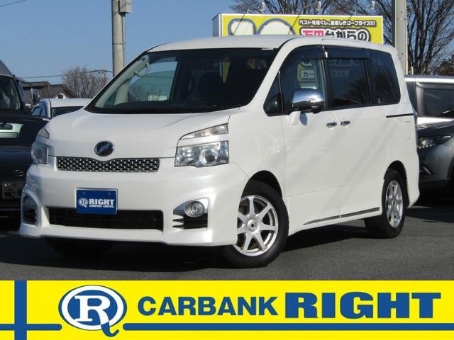 Toyota VOXY 2012 — фото автомобиля