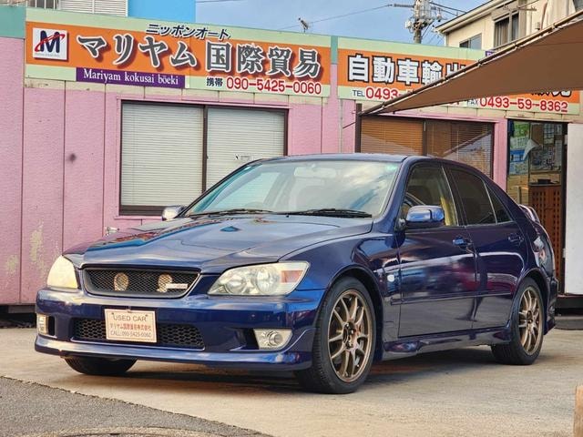 Toyota ALTEZZA 1999 — фото автомобиля 1