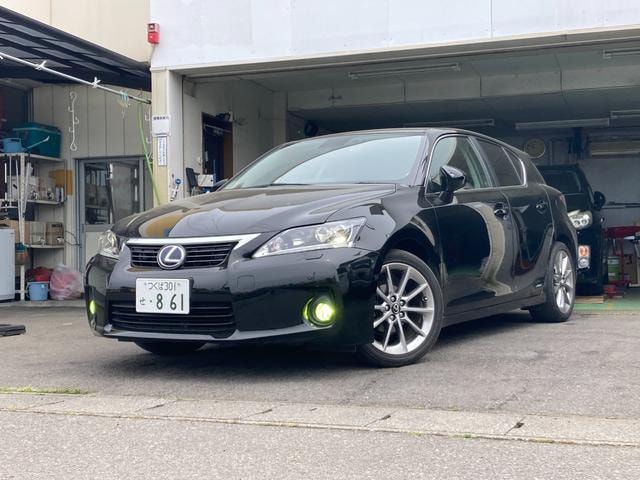 Lexus CT 2013 — фото автомобиля