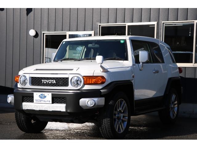 Toyota FJ CRUISER 2017 — фото автомобиля 1