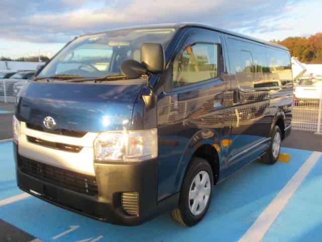 Toyota HIACE VAN 2018 — фото автомобиля 1