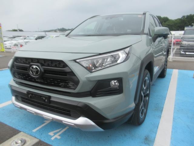 Toyota RAV4 2021 — фото автомобиля 1