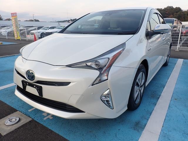 Toyota PRIUS 2017 — фото автомобиля