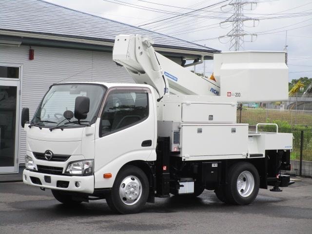Hino DUTRO 2017 — фото автомобиля 1