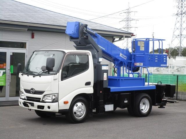 Hino DUTRO 2018 — фото автомобиля 1