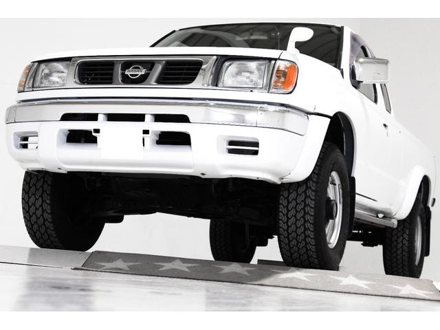 Nissan DATSUN PICK UP 2001 — фото автомобиля 1