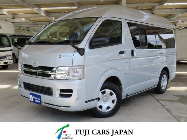 Toyota HIACE VAN 2010 — фото автомобиля 1