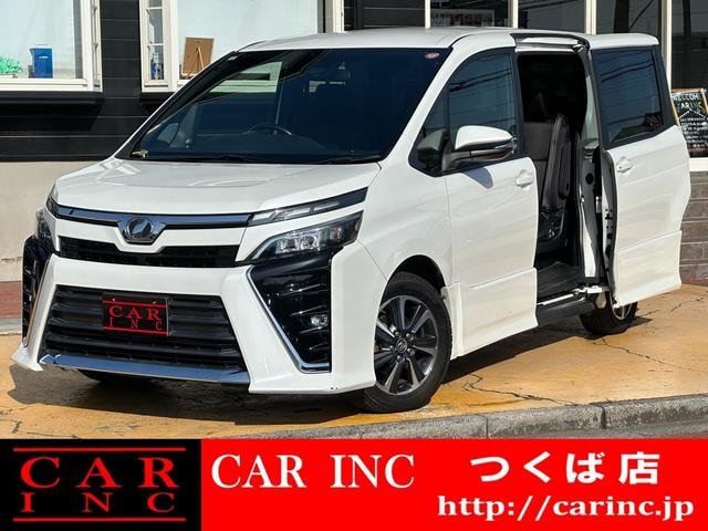 Toyota VOXY 2018 — фото автомобиля 1