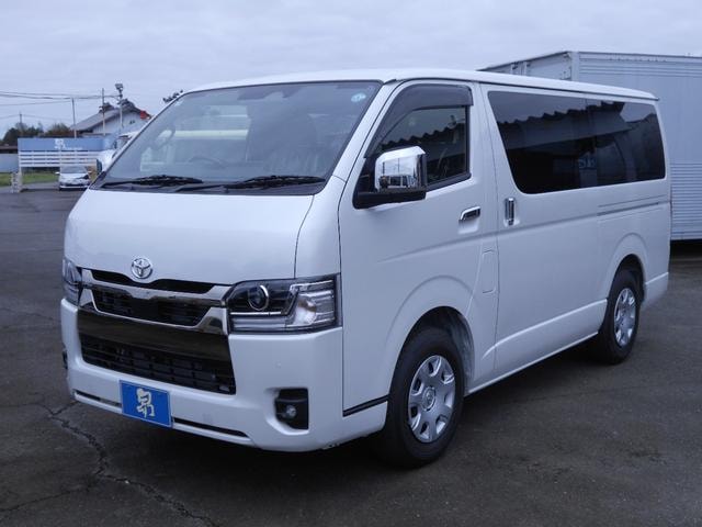 Toyota HIACE VAN 2026 — фото автомобиля 1
