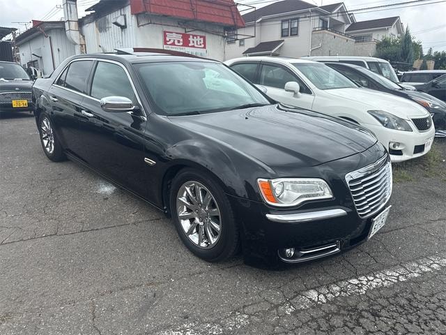 Chrysler 300 2011 — фото автомобиля 1