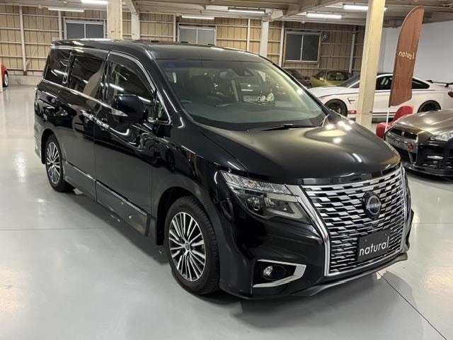 Nissan ELGRAND 2025 — фото автомобиля
