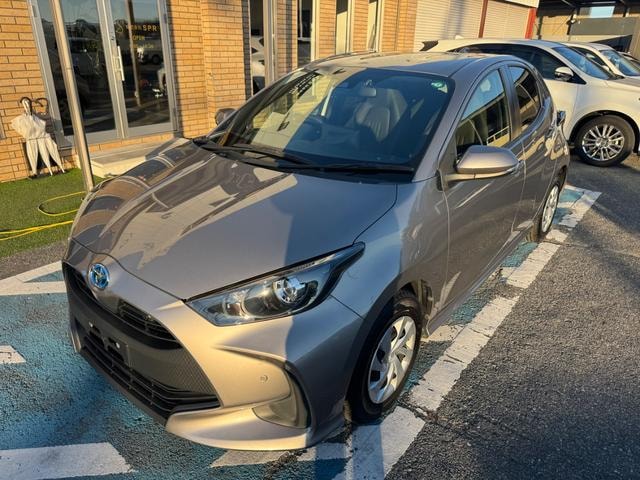 Toyota YARIS 2021 — фото автомобиля 1