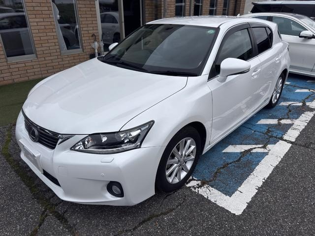 Lexus CT 2011 — фото автомобиля