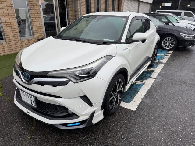 Toyota C-HR 2017 — фото автомобиля 1