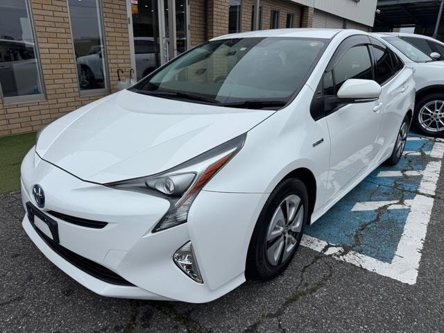 Toyota PRIUS 2018 — фото автомобиля