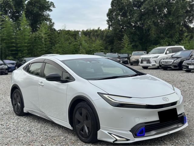 Toyota PRIUS 2023 — фото автомобиля 1