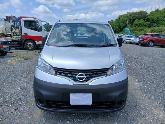 Nissan NV200 VANETTE VAN 2015 — фото автомобиля