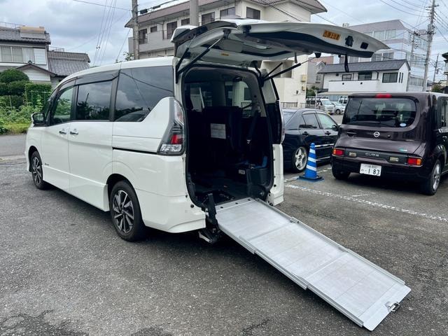 Nissan SERENA 2018 — фото автомобиля 1