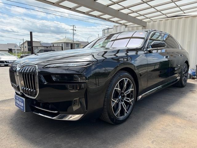 Bmw 7 SERIES 2023 — фото автомобиля
