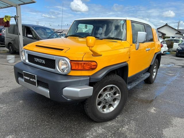 Toyota FJ CRUISER 2016 — фото автомобиля