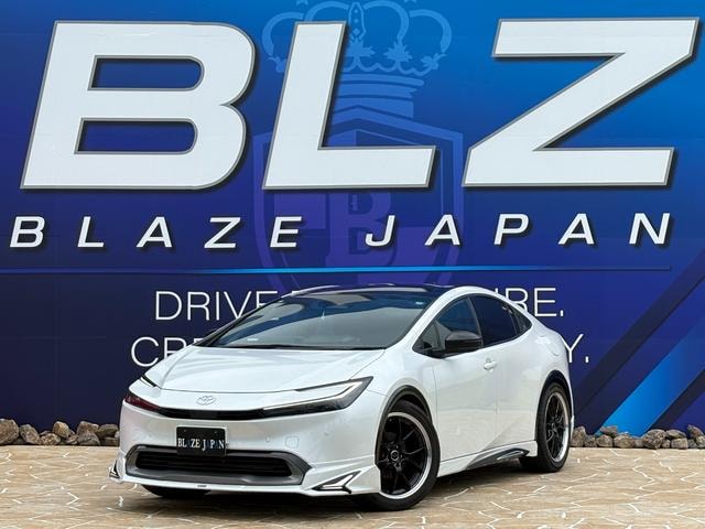 Toyota PRIUS 2023 — фото автомобиля