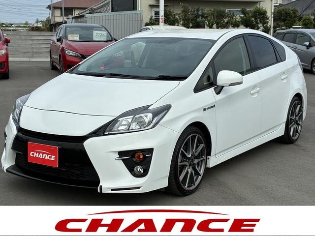 Toyota PRIUS 2015 — фото автомобиля 1