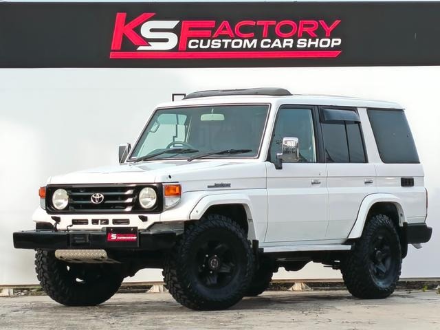 Toyota LAND CRUISER 70 2003 — фото автомобиля