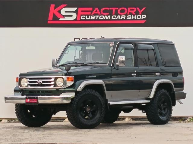 Toyota LAND CRUISER 70 2004 — фото автомобиля