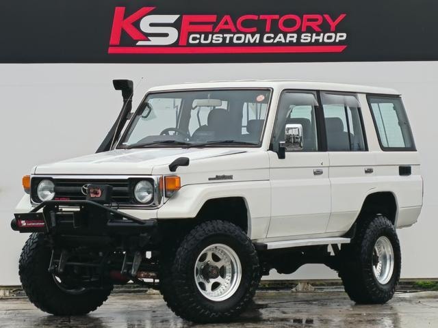 Toyota LAND CRUISER 70 1996 — фото автомобиля