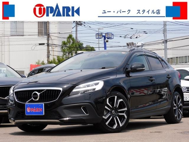 Volvo V40 2017 — фото автомобиля
