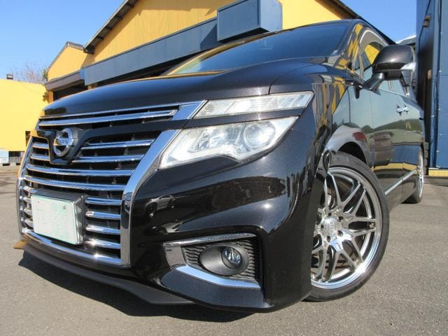 Nissan ELGRAND 2014 — фото автомобиля 1