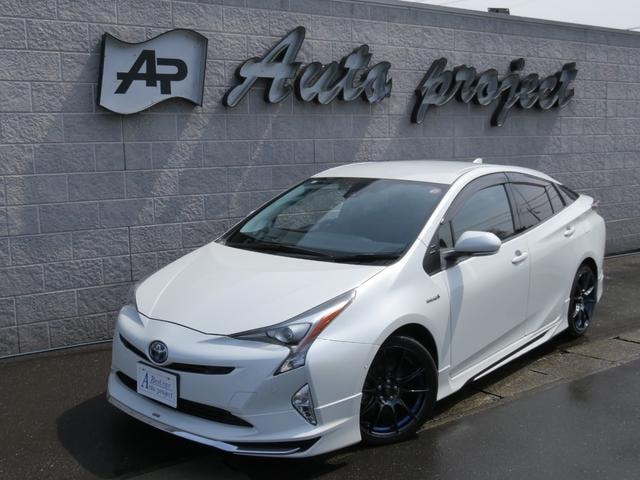 Toyota PRIUS 2016 — фото автомобиля 1