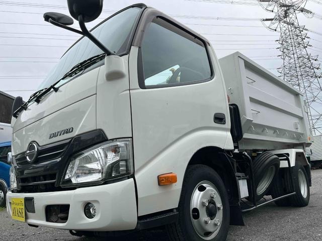 Hino DUTRO 2017 — фото автомобиля 1