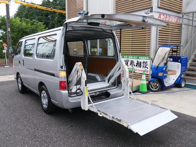 Nissan CARAVAN 2010 — фото автомобиля