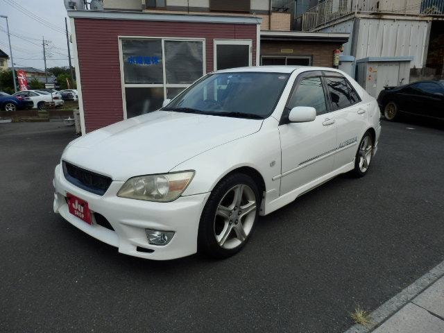 Toyota ALTEZZA 2000 — фото автомобиля 1